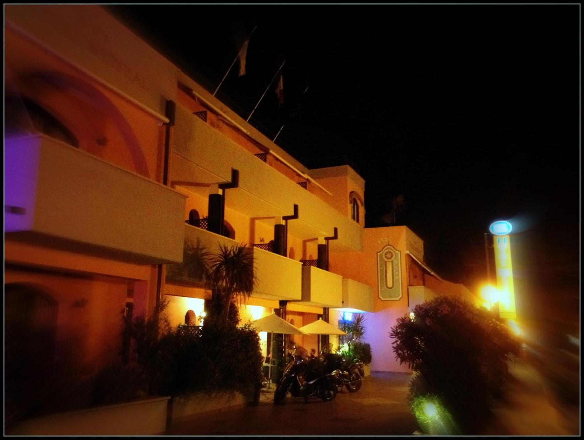 Hotel Mistral Marina di Campo Bagian luar foto