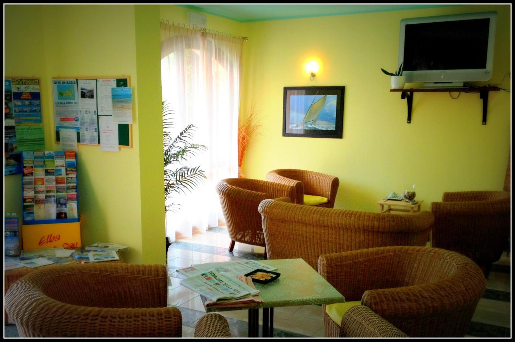 Hotel Mistral Marina di Campo Bagian luar foto