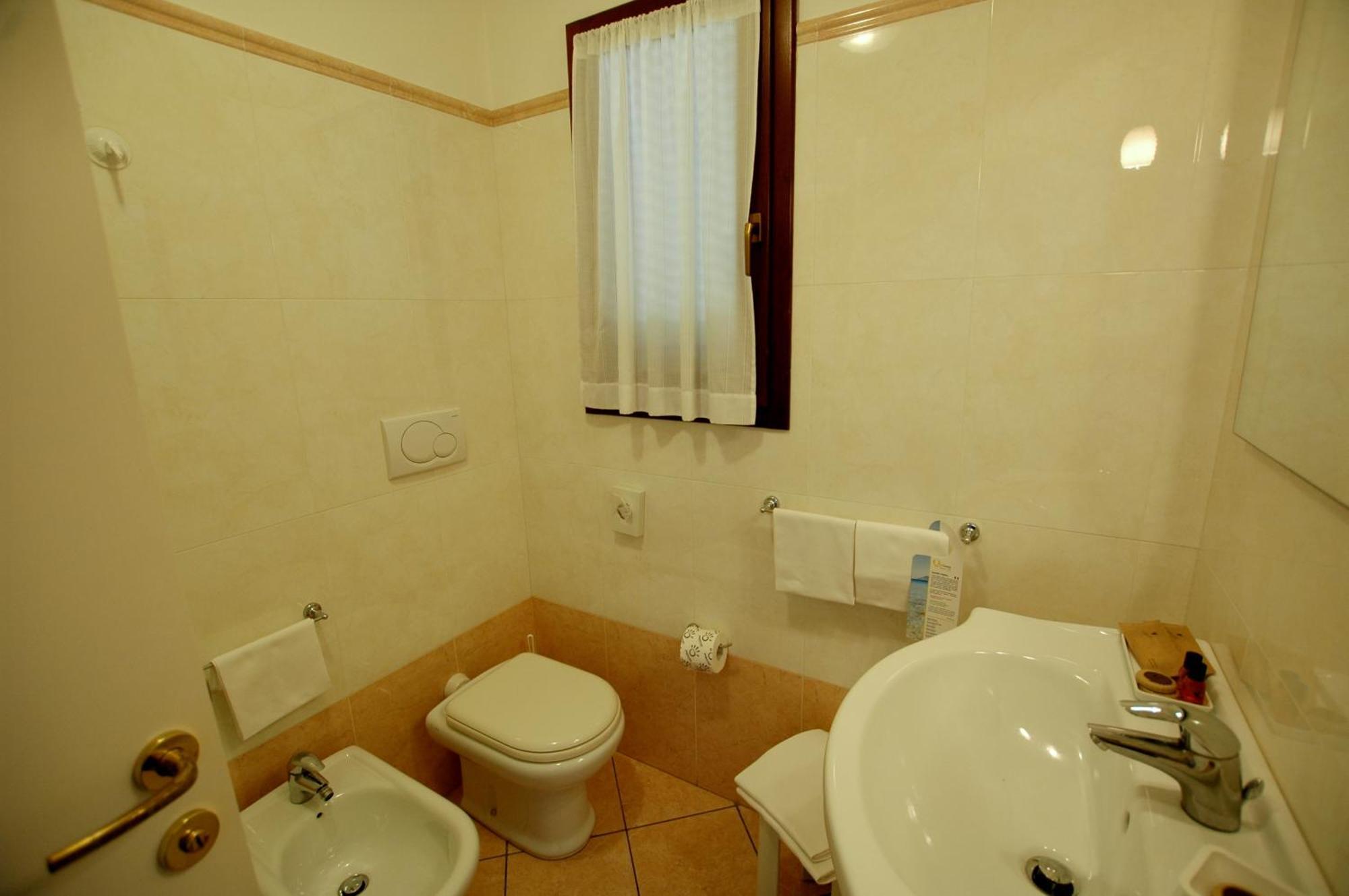 Hotel Mistral Marina di Campo Ruang foto