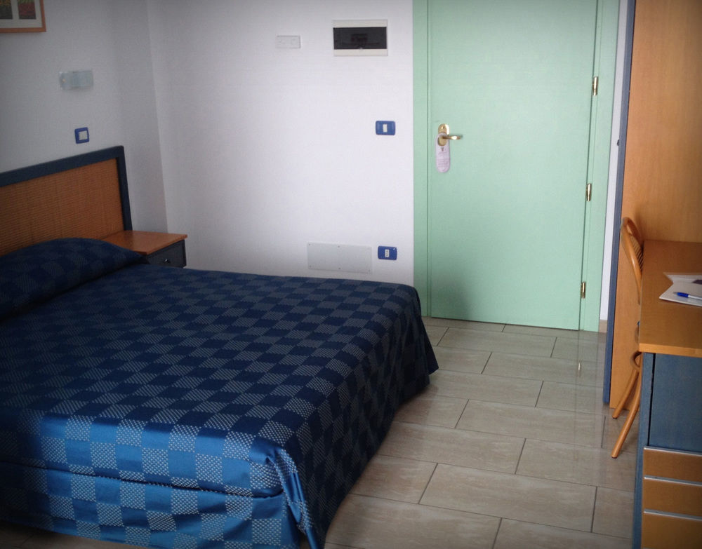 Hotel Mistral Marina di Campo Bagian luar foto