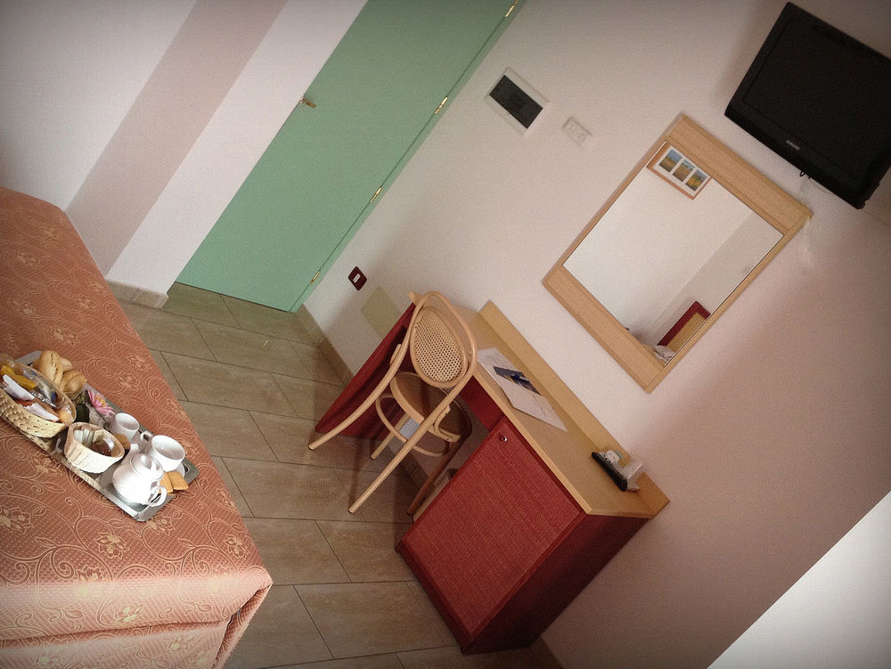 Hotel Mistral Marina di Campo Bagian luar foto