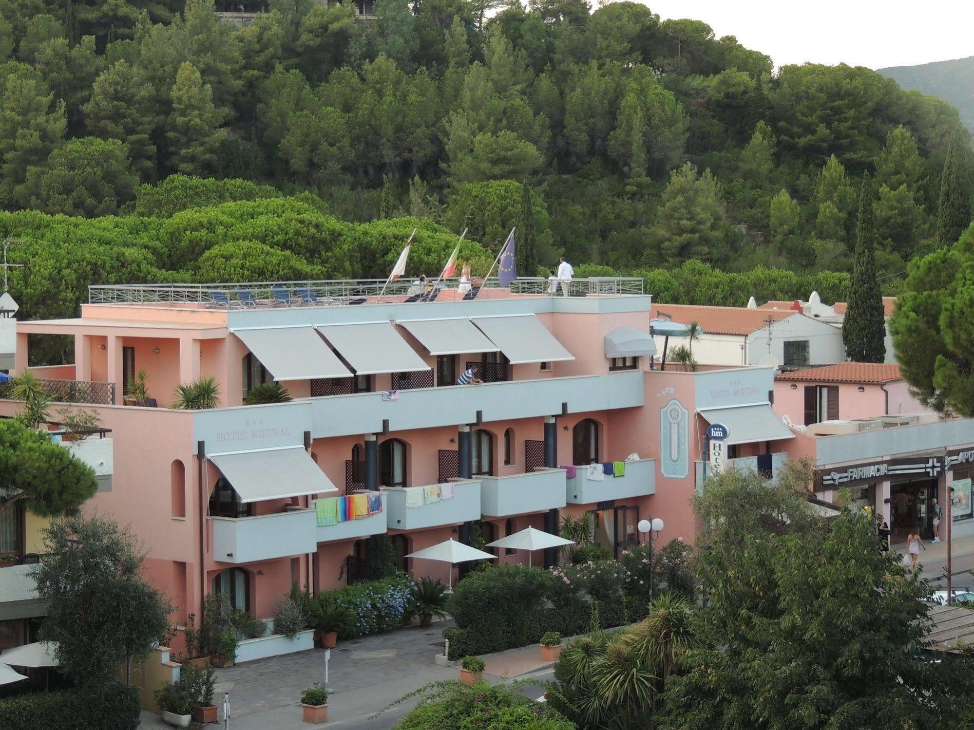 Hotel Mistral Marina di Campo Bagian luar foto