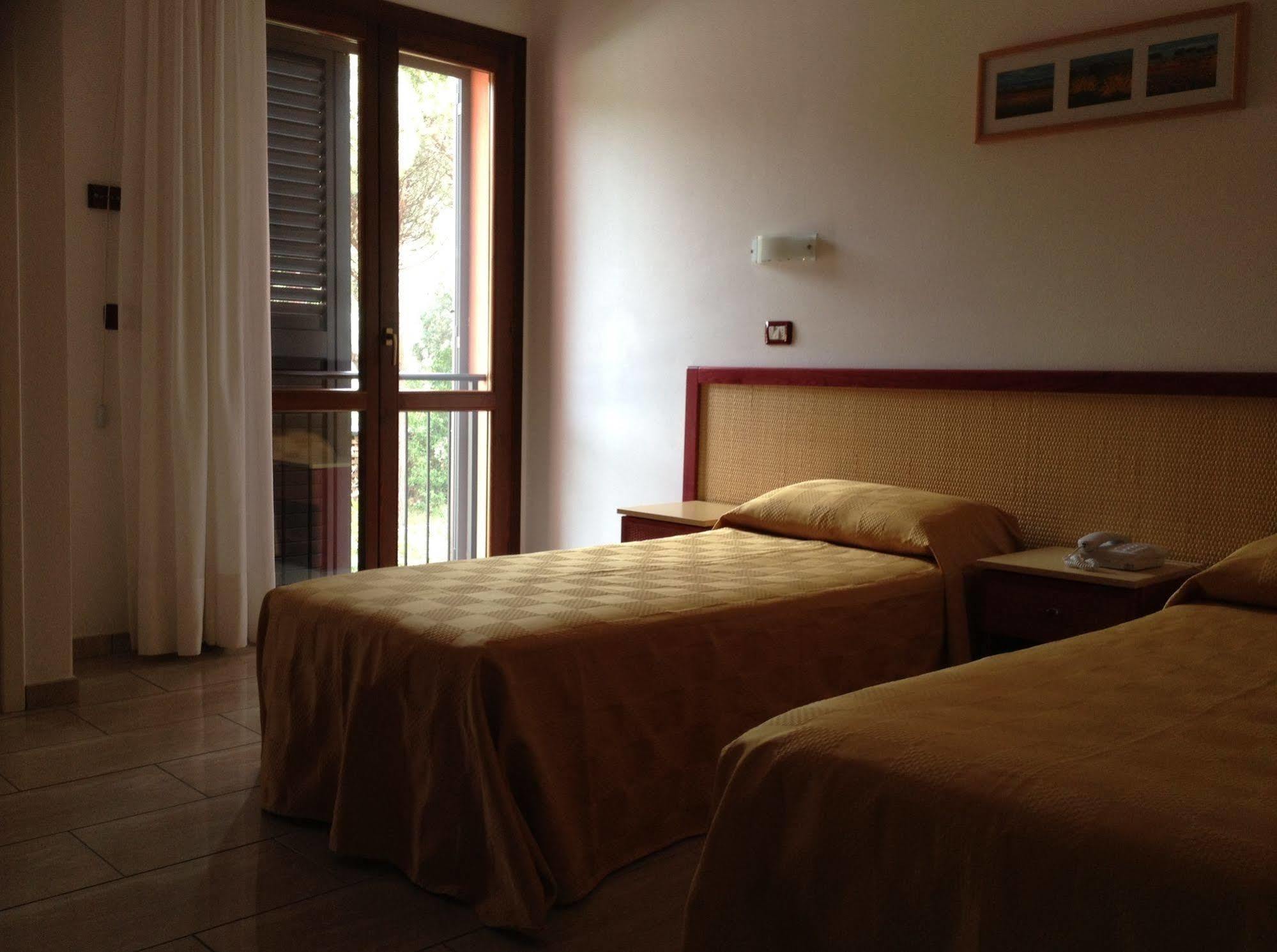 Hotel Mistral Marina di Campo Bagian luar foto