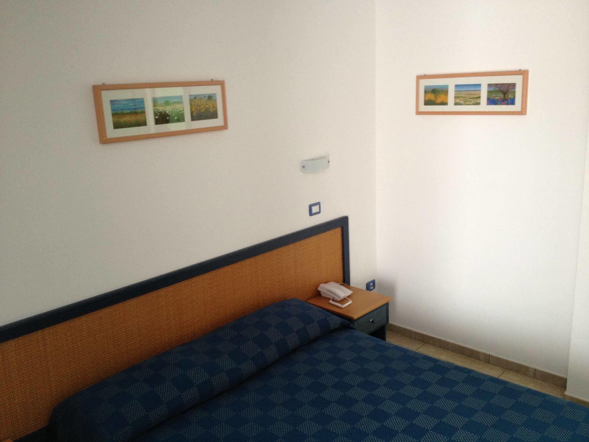 Hotel Mistral Marina di Campo Bagian luar foto