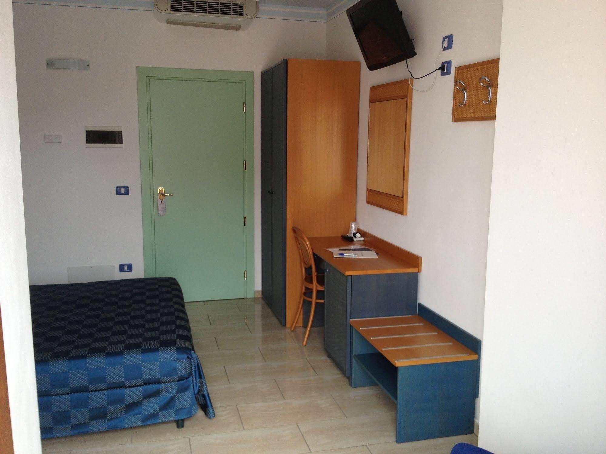 Hotel Mistral Marina di Campo Bagian luar foto