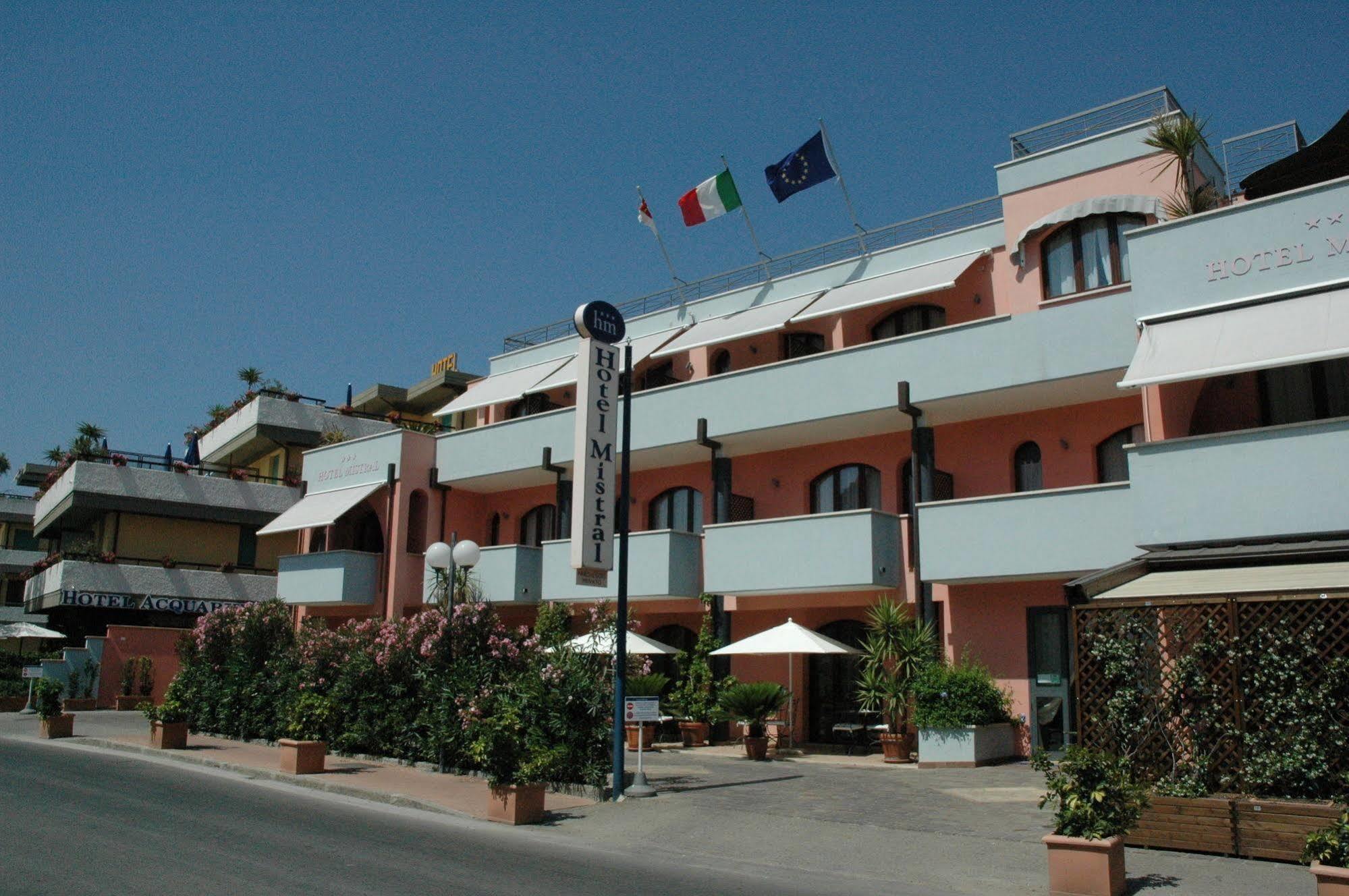 Hotel Mistral Marina di Campo Bagian luar foto