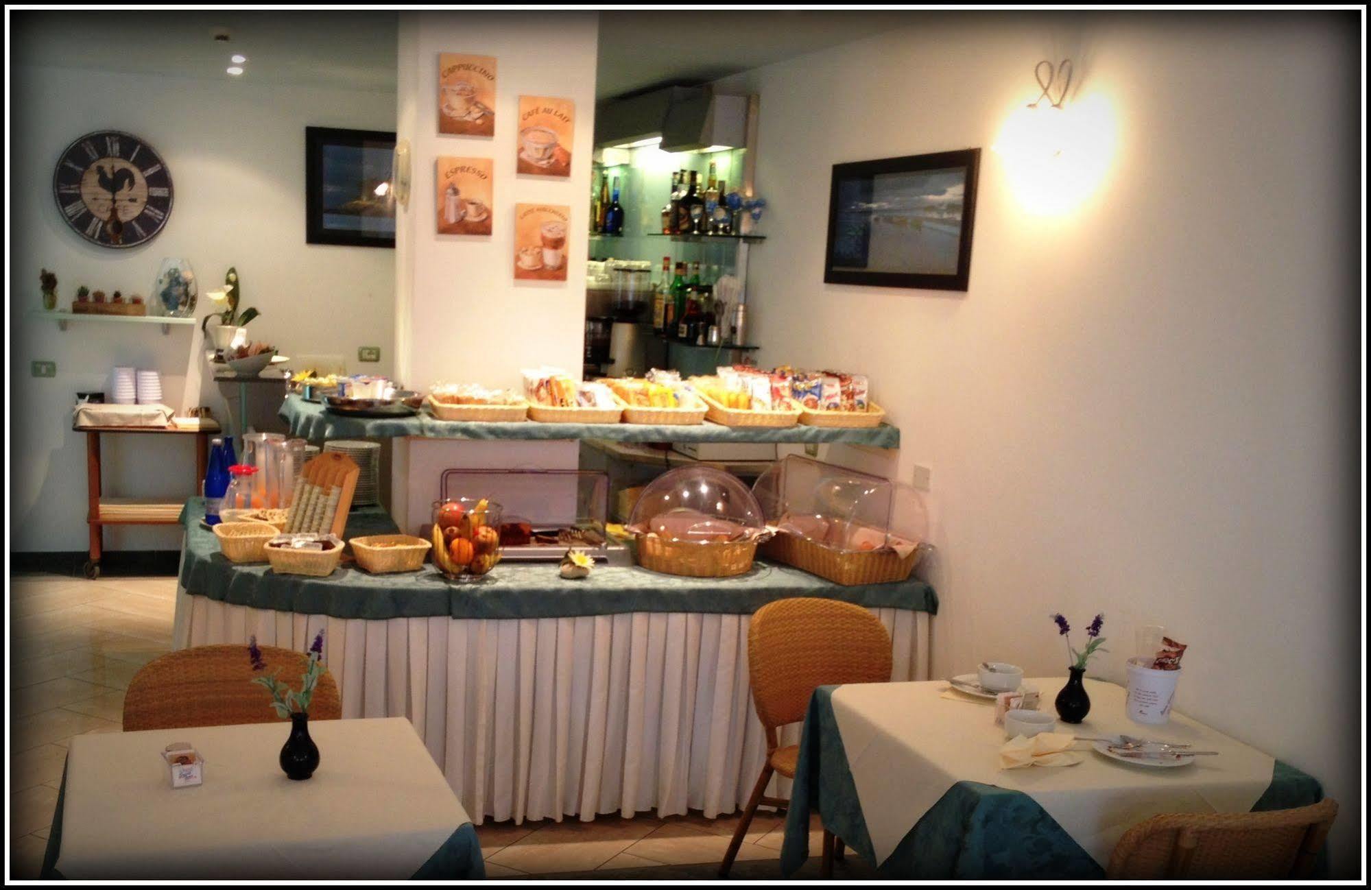 Hotel Mistral Marina di Campo Bagian luar foto