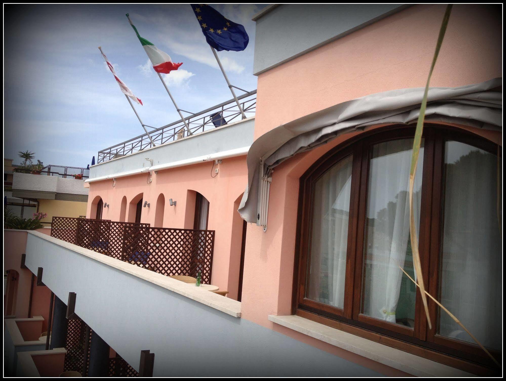 Hotel Mistral Marina di Campo Bagian luar foto