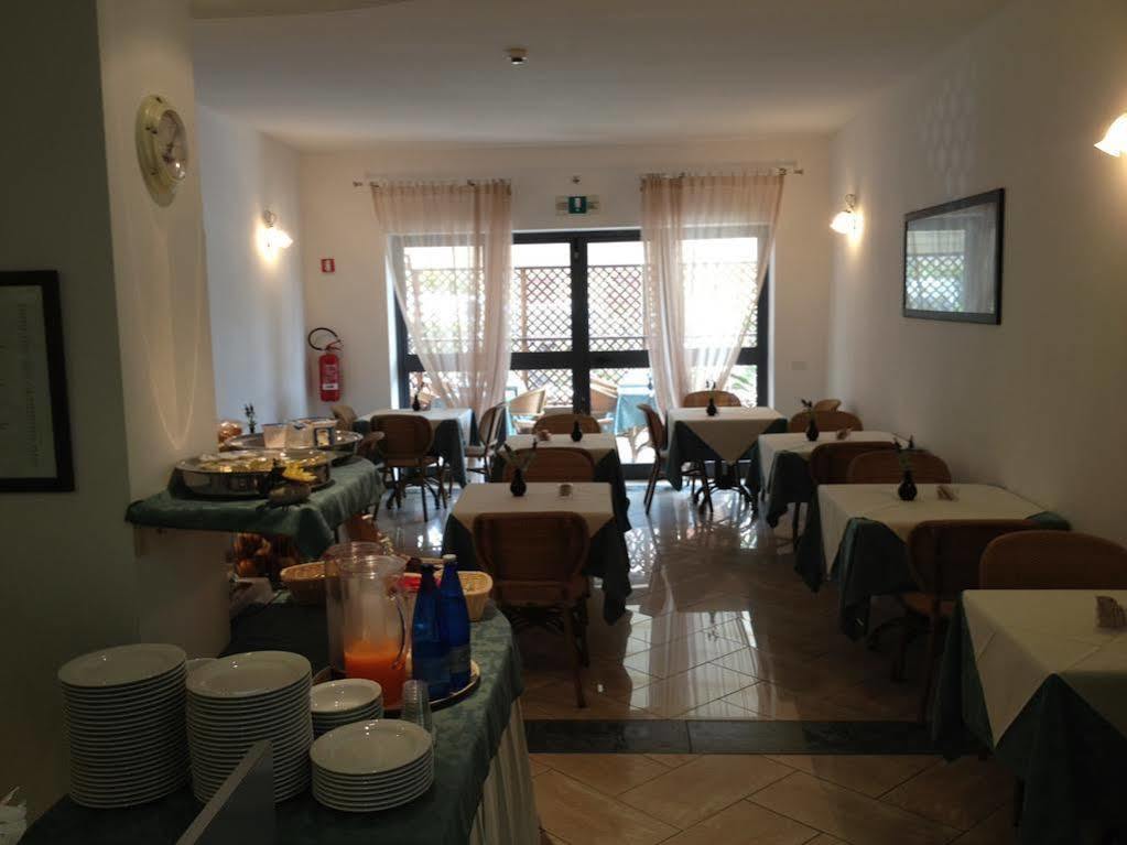 Hotel Mistral Marina di Campo Bagian luar foto