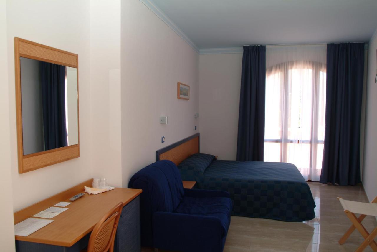 Hotel Mistral Marina di Campo Bagian luar foto