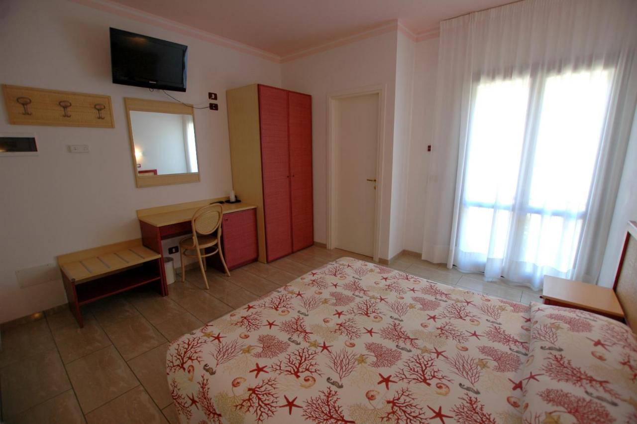 Hotel Mistral Marina di Campo Bagian luar foto